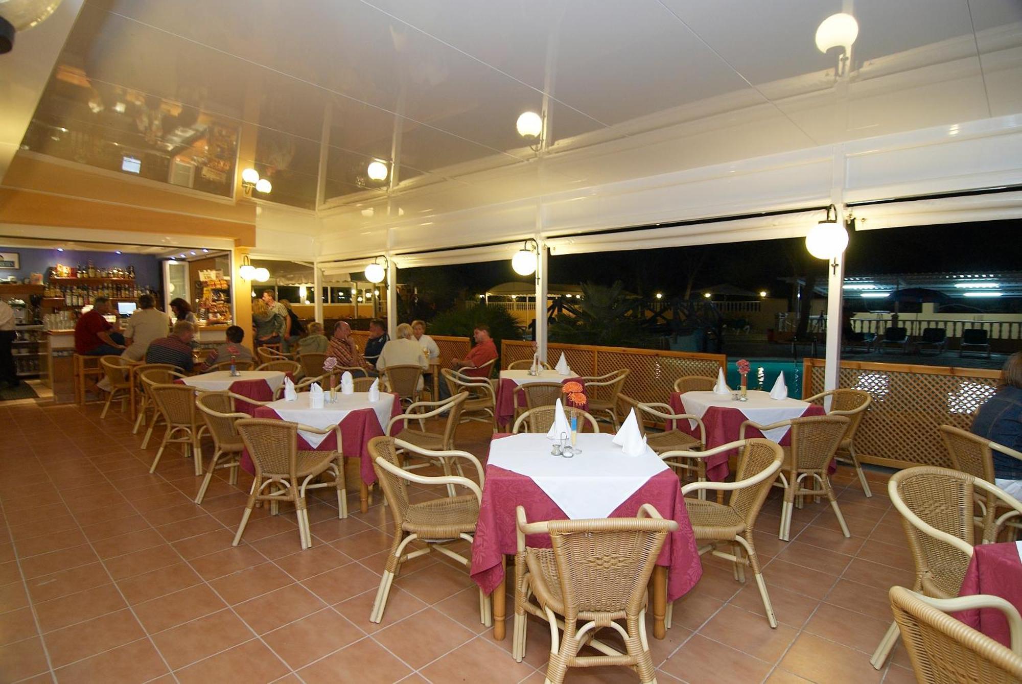 Ses Eufabietes Apartments & Restaurant Playa Migjorn Bagian luar foto