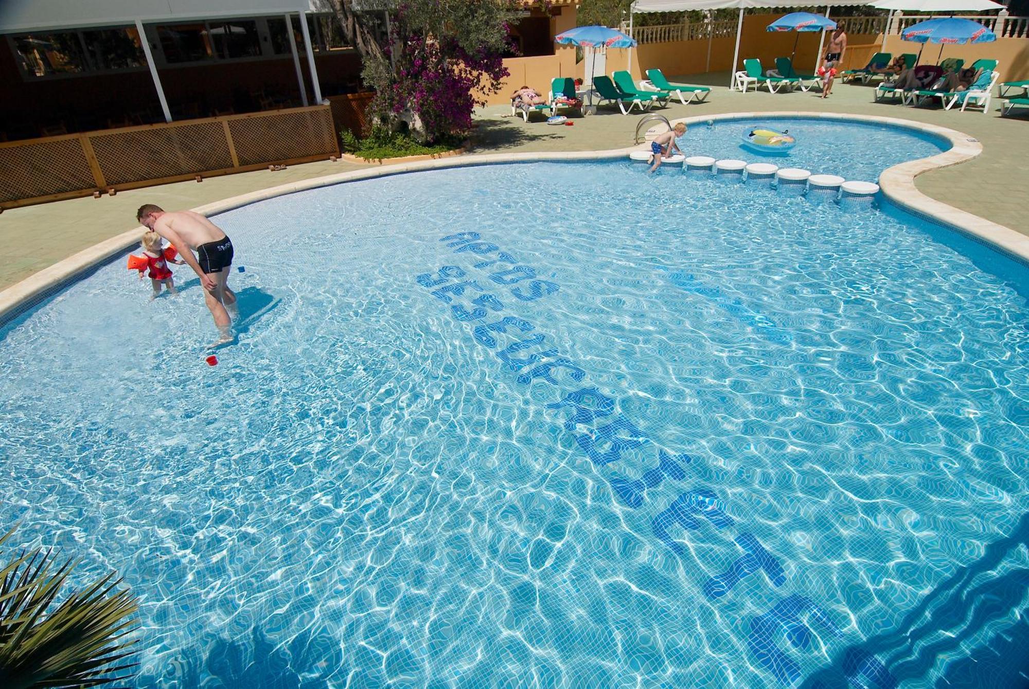 Ses Eufabietes Apartments & Restaurant Playa Migjorn Bagian luar foto