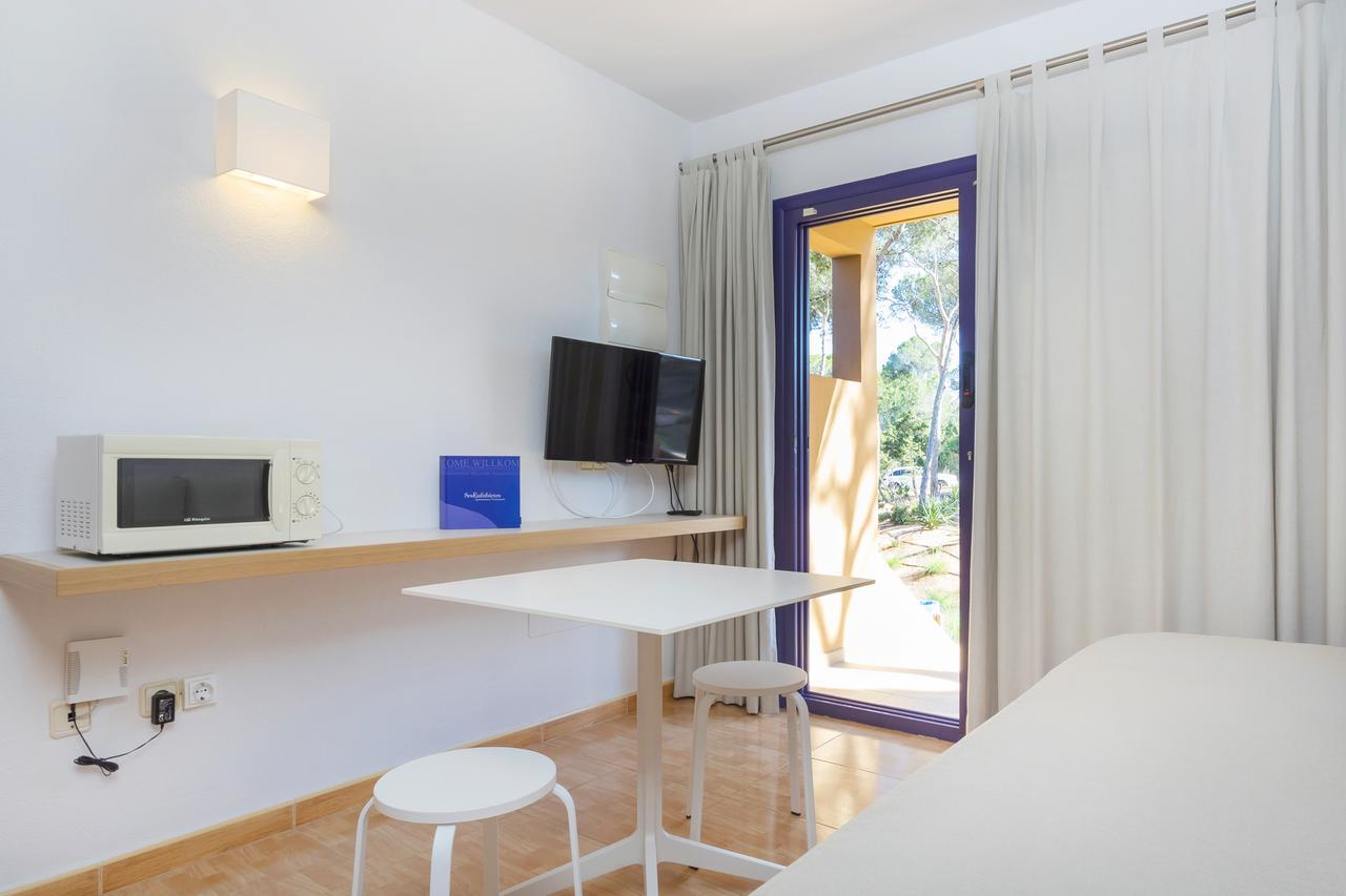 Ses Eufabietes Apartments & Restaurant Playa Migjorn Bagian luar foto