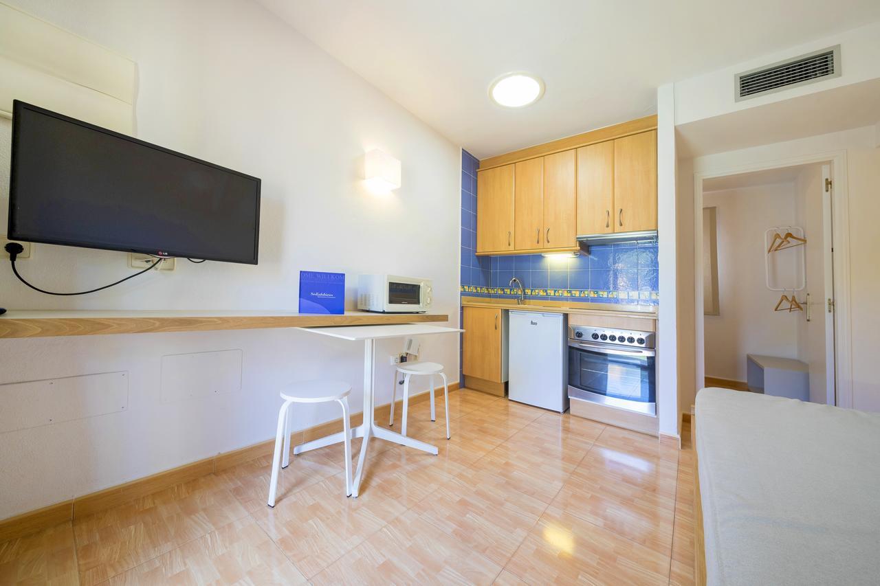 Ses Eufabietes Apartments & Restaurant Playa Migjorn Bagian luar foto