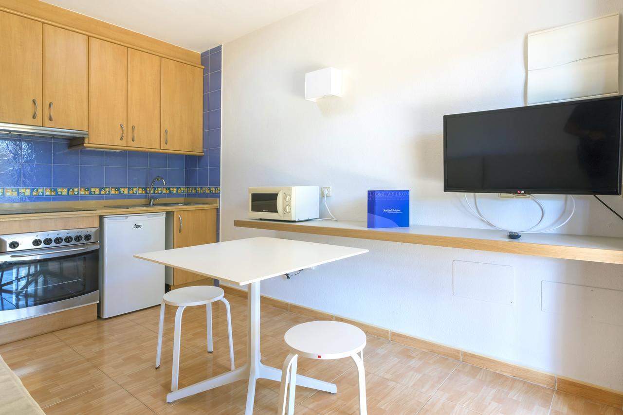 Ses Eufabietes Apartments & Restaurant Playa Migjorn Bagian luar foto