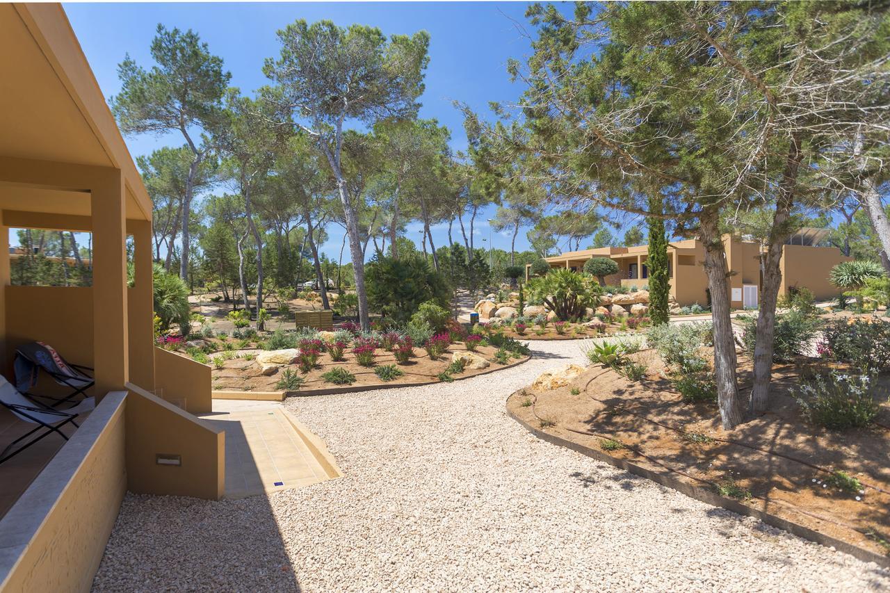 Ses Eufabietes Apartments & Restaurant Playa Migjorn Bagian luar foto