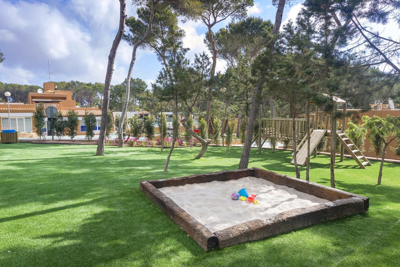 Ses Eufabietes Apartments & Restaurant Playa Migjorn Bagian luar foto