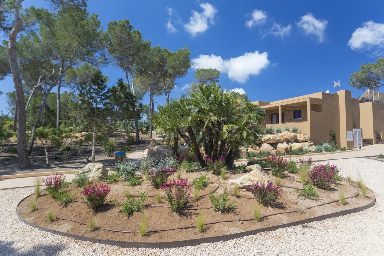 Ses Eufabietes Apartments & Restaurant Playa Migjorn Bagian luar foto