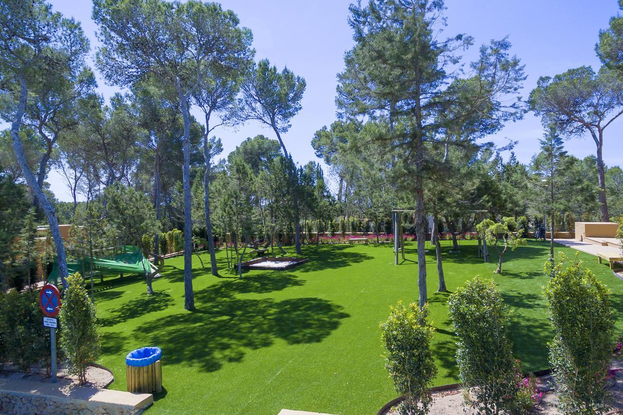 Ses Eufabietes Apartments & Restaurant Playa Migjorn Bagian luar foto