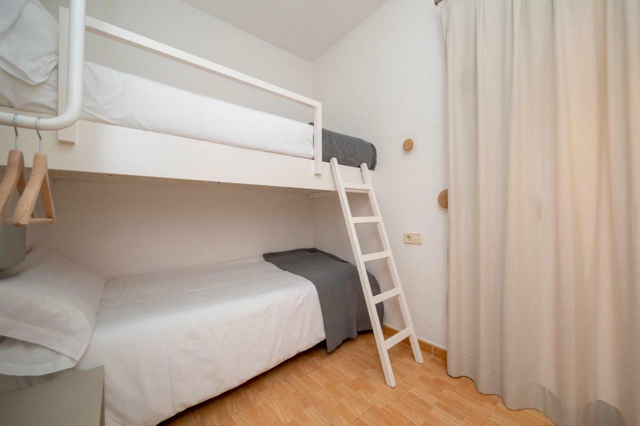 Ses Eufabietes Apartments & Restaurant Playa Migjorn Ruang foto